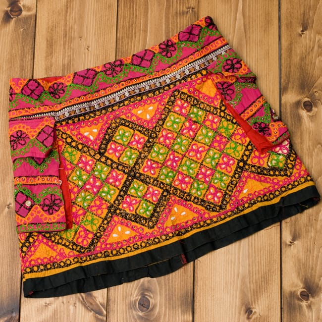 【1点物】カッチ地方のトライバル刺繍ミニスカート の写真