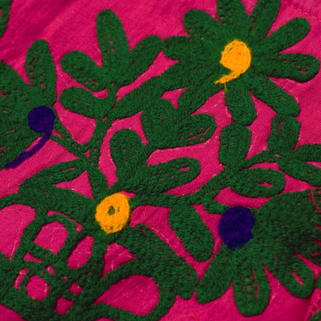 〔1点物〕カッチ地方のトライバル刺繍ミニスカート 4 - 鮮やかな色合いがとても美しいです。