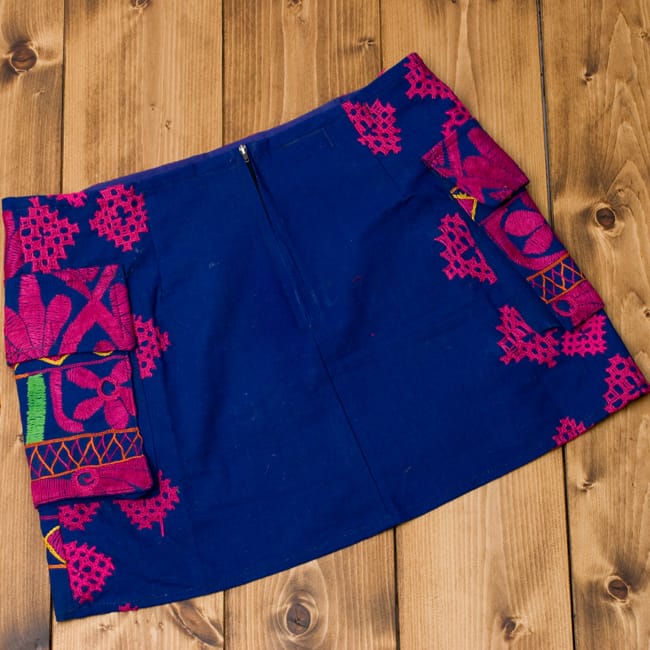 〔1点物〕カッチ地方のトライバル刺繍ミニスカート 2 - 裏面です。後ろにジップがあります。