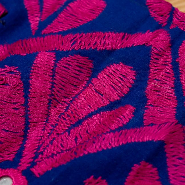 〔1点物〕カッチ地方のトライバル刺繍ミニスカート 4 - 鮮やかな色合いがとても美しいです。