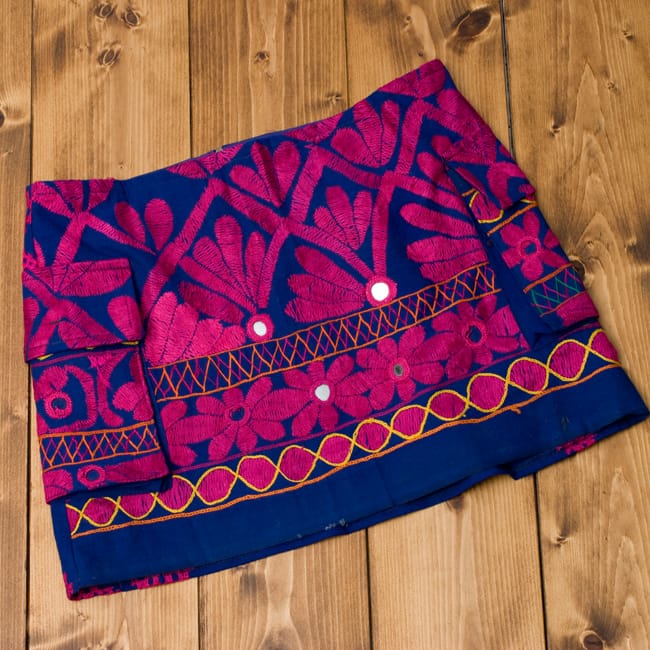 〔1点物〕カッチ地方のトライバル刺繍ミニスカート の写真