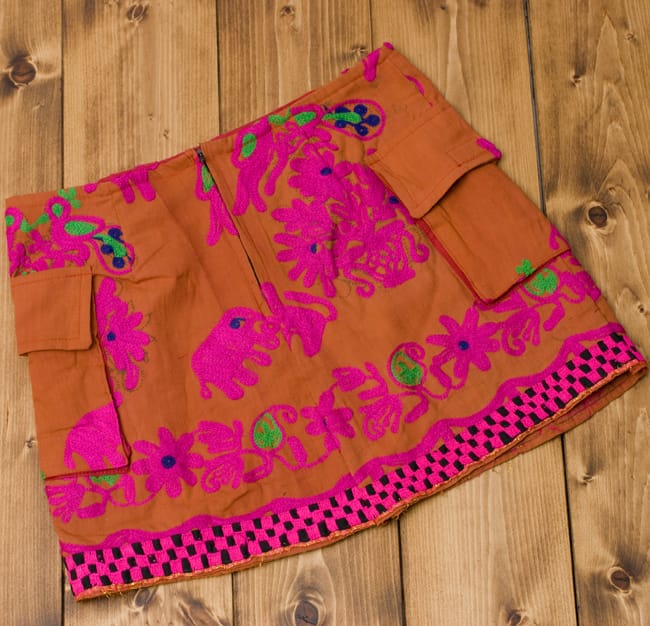 〔1点物〕カッチ地方のトライバル刺繍ミニスカート 2 - 裏面です。後ろにジップがあります。