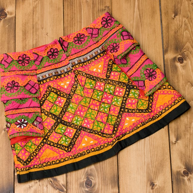 〔1点物〕カッチ地方のトライバル刺繍ミニスカート 2 - 裏面です。後ろにジップがあります。