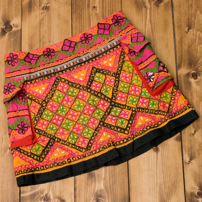 〔1点物〕カッチ地方のトライバル刺繍ミニスカート の写真