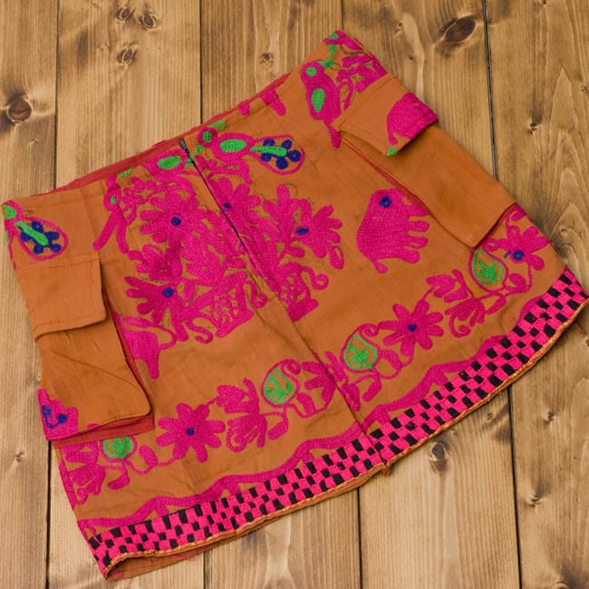 〔1点物〕カッチ地方のトライバル刺繍ミニスカート 2 - 裏面です。後ろにジップがあります。
