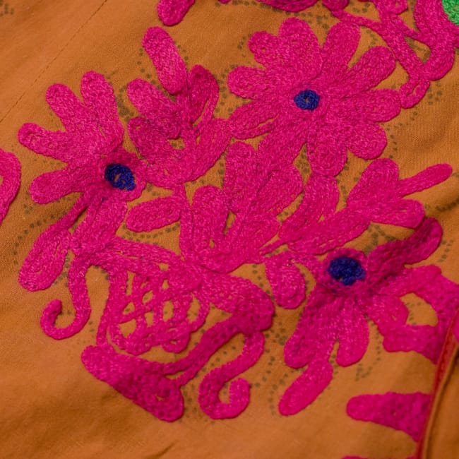 〔1点物〕カッチ地方のトライバル刺繍ミニスカート 4 - 鮮やかな色合いがとても美しいです。
