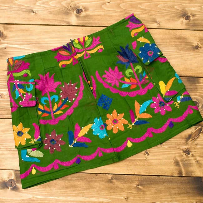 〔1点物〕カッチ地方のトライバル刺繍ミニスカート 2 - 裏面です。後ろにジップがあります。