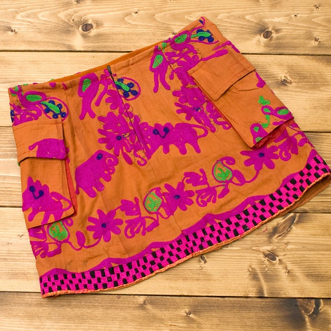 〔1点物〕カッチ地方のトライバル刺繍ミニスカート 2 - 裏面です。後ろにジップがあります。