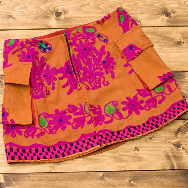 〔1点物〕カッチ地方のトライバル刺繍ミニスカート 2 - 裏面です。後ろにジップがあります。