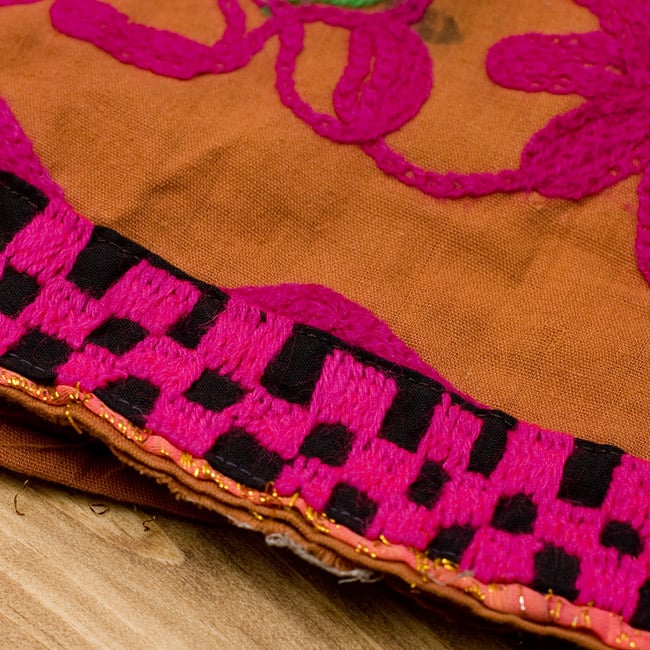 〔1点物〕カッチ地方のトライバル刺繍ミニスカート 4 - 鮮やかな色合いがとても美しいです。