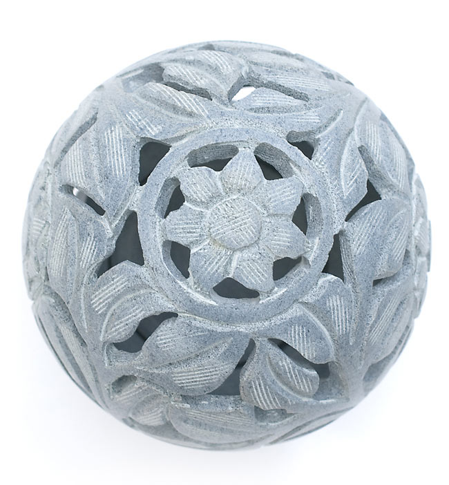 ソープストーン丸型キャンドル&お香立て - 花 3 - 真上から見るとこのような様子になっています。