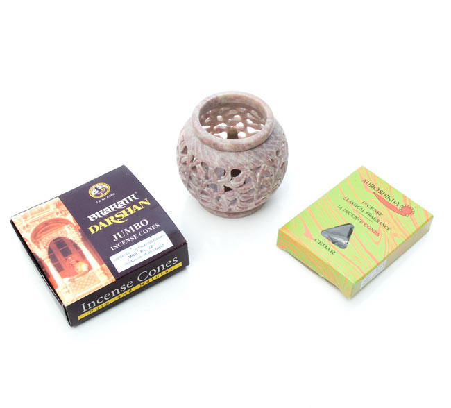 ソープストーン丸型キャンドル&お香立て - 枝模様 6 - 写真のような、コーン型のお香立てとしてもお使いいただけます。