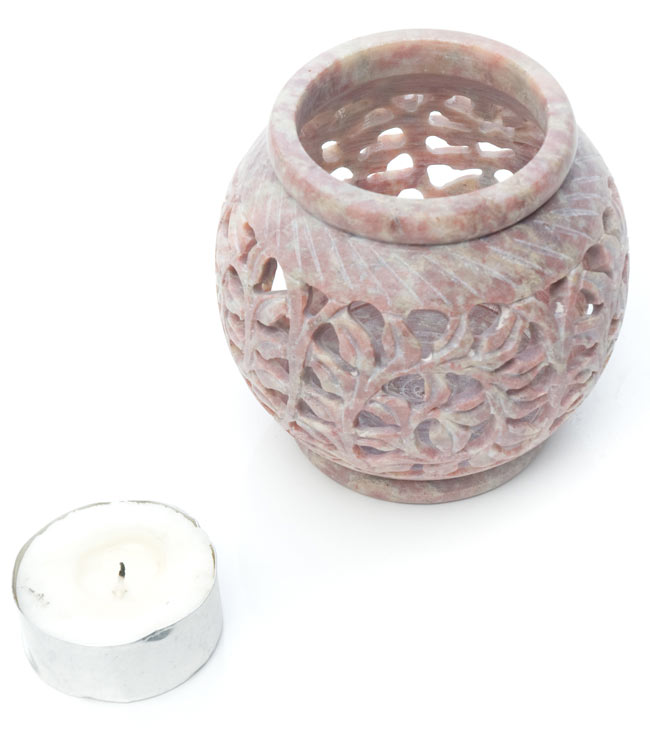 ソープストーン丸型キャンドル&お香立て - 枝模様 7 - ティーキャンドルが付属しますので、届いたらすぐにランプシェードとしてお使いいただけます。