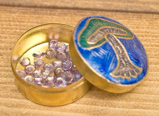 可愛いきのこモチーフのゴールドピルケース 6 - 小さな指輪やコインも入れられます。