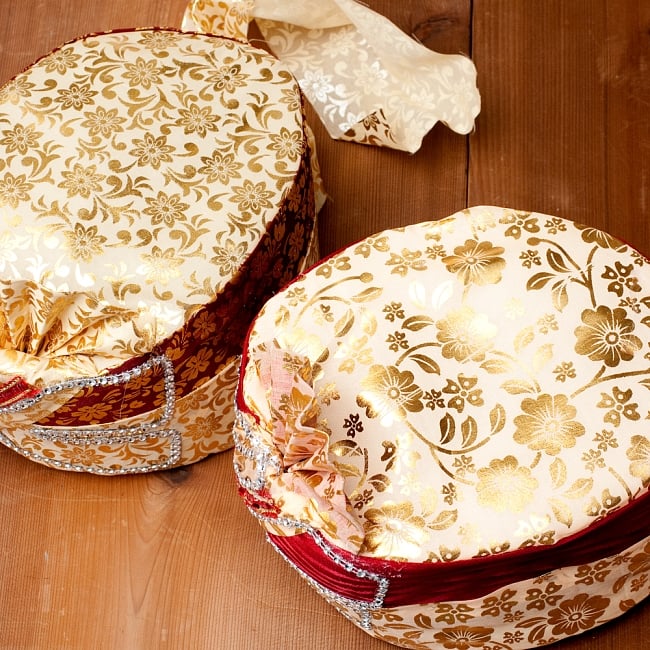 インスタントソフトターバン【頭の上がクリーム系 花やツタ模様】 3 - 手作りの商品ですので、それぞれ細かいデザインや布のパターン、配色などはそれぞれ異なります。