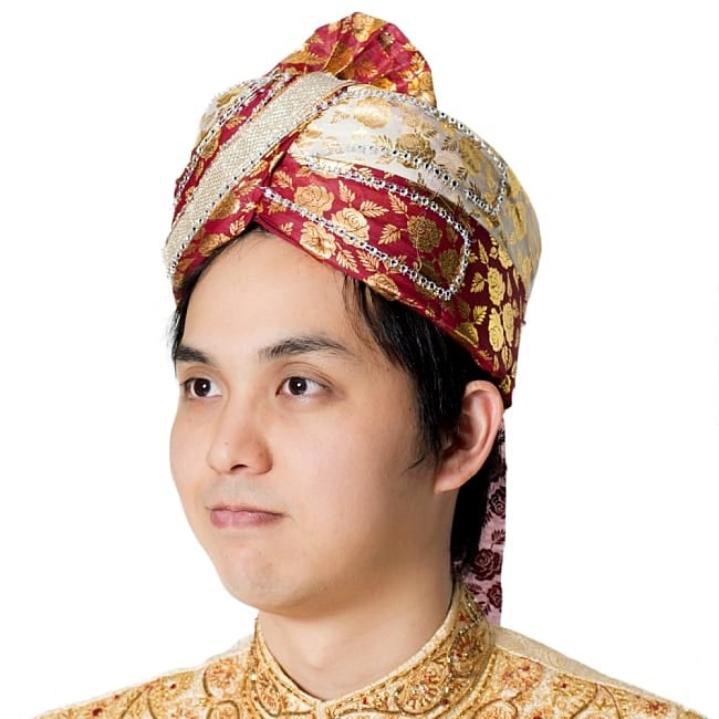 インスタントソフトターバン【頭の上がクリーム系 花やツタ模様】 4 - 同ジャンル品のモデル写真です。お手軽にインド感がでます！