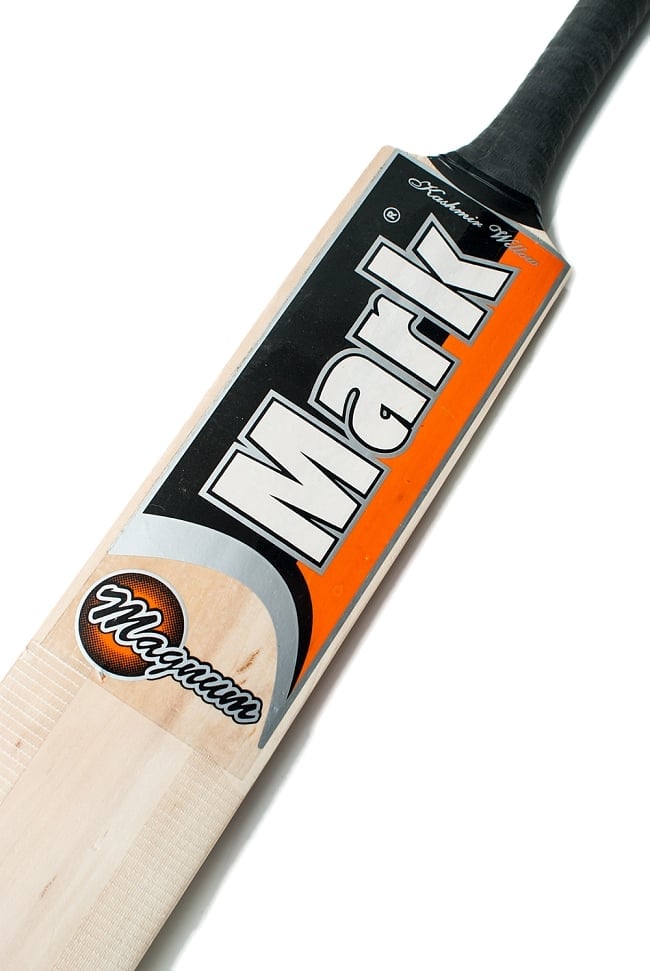 クリケットバット - MARK magnum 3 - いかにも海外といった感じのあるデザインです。
