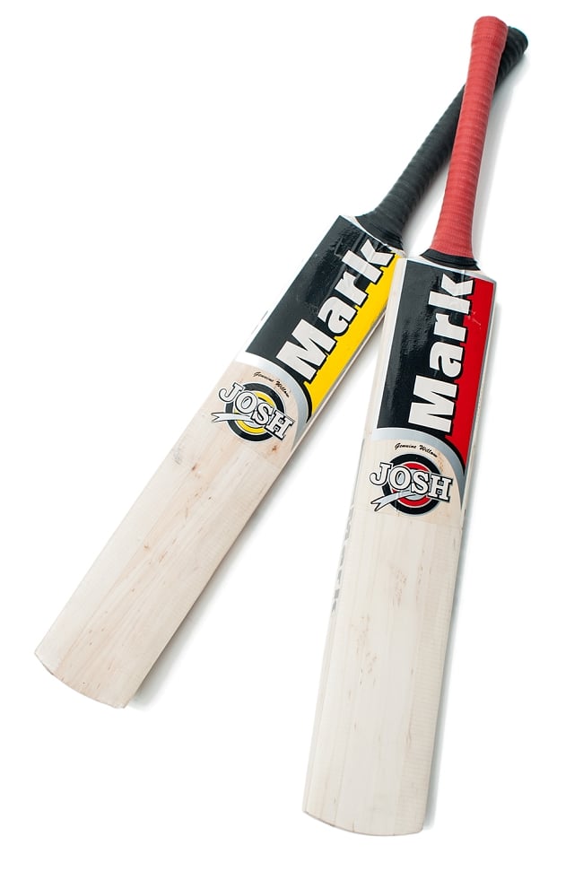 クリケットバット - MARK Josh 4 - 貼ってあるシールやグリップの色などは商品によって異なります。ランダムでお送りいたしますのでご了承のうえお買い求めください。