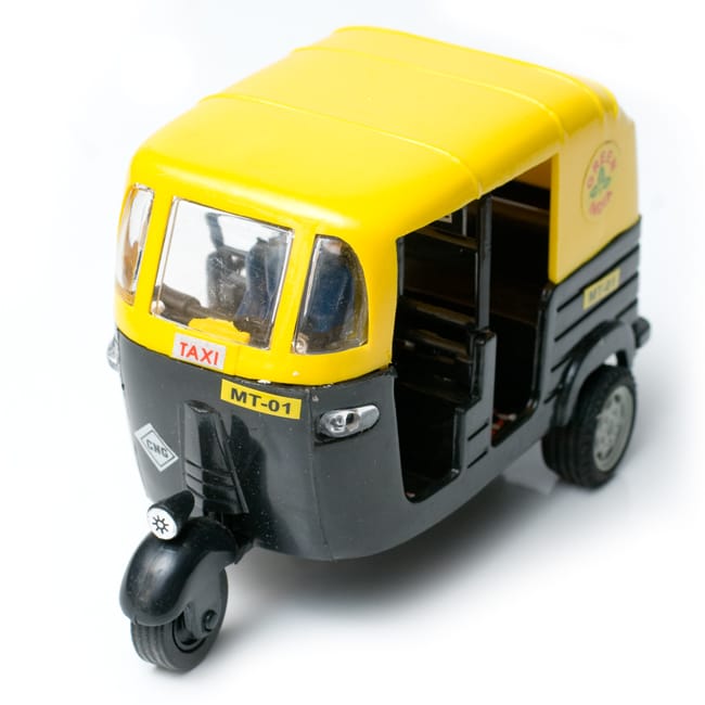 インドの働く車 オートリクシャ（黄色&黒）の写真