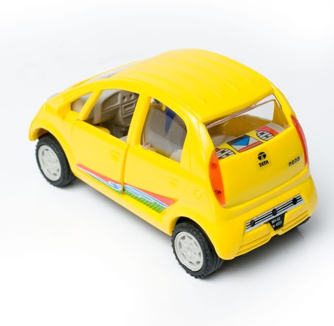 インドの働く車 nanoカー 3 - 斜め後ろから見てみました。