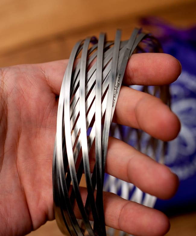 【Flipy Flux】フリッピーフラックス 銀河などに見られるトロイド状の動きがモチーフ!?スペイン発祥の新感覚トイ 5 - 拡大写真です