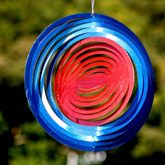 カラフルコスモスピナー 太陽で輝き風で動くモビール- 赤と青（8インチ）の写真モビール,スピナー,風車,かざぐるま,風鈴,ヨガ,ウィンド,コスモスピナー,サンスプラッシャー,