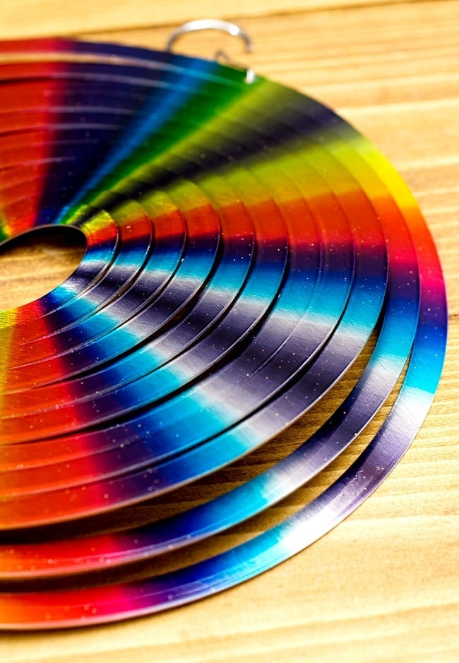 カラフルコスモスピナー 太陽で輝き風で動くモビール- レインボーサークル（8インチ） 5 - こんな柄です