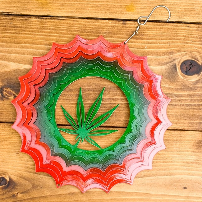 カラフルコスモスピナー 太陽で輝き風で動くモビール-麻の葉(8インチ) 2 - 全体写真です