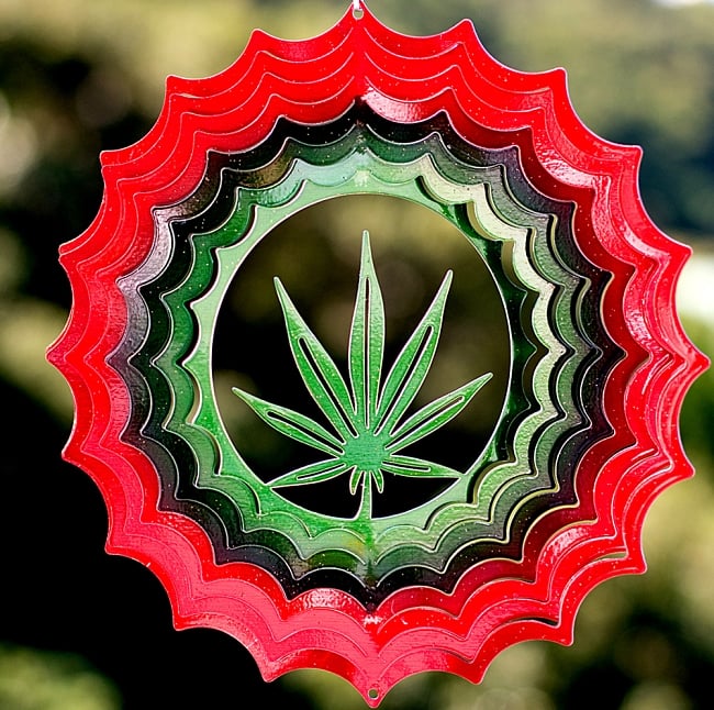 カラフルコスモスピナー 太陽で輝き風で動くモビール-麻の葉(8インチ)の写真