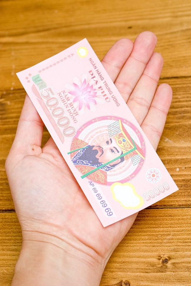 死後の世界のお金　冥金100枚セット【50.000】 5 - 手に持ってみるとこのくらいのサイズです。