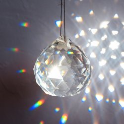 [70mm]太陽の光を集めるクリスタル サンキャッチャー　お部屋に小さな虹を運ぶ(ID-TOY-305)