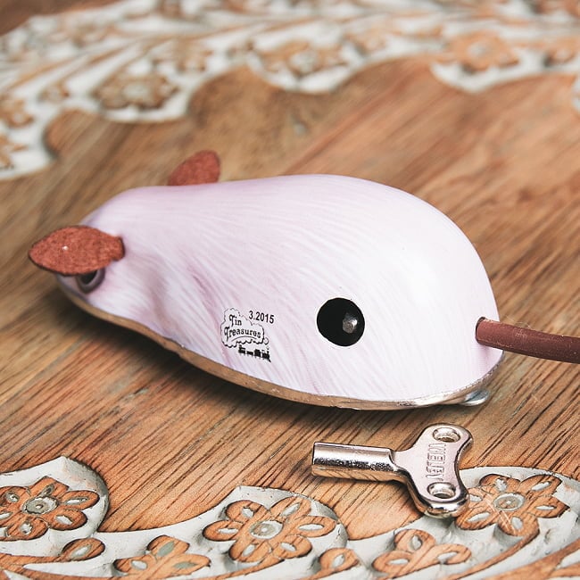 ゼンマイ式で動くネズミさん　インドのレトロなブリキのおもちゃ 6 - ゼンマイ式です