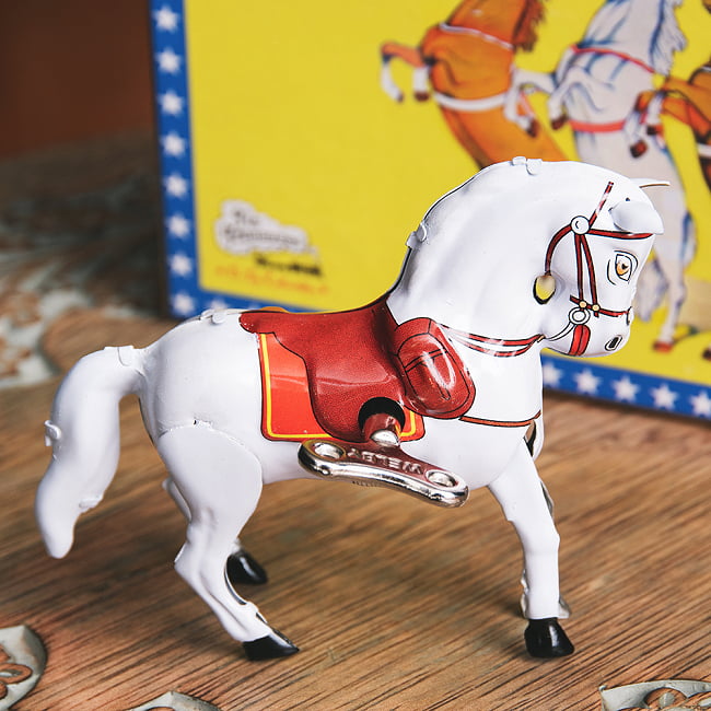 ゼンマイ式でパカパカ走る　サーカスのお馬さん　インドのレトロなブリキのおもちゃ 4 - 逆サイドです