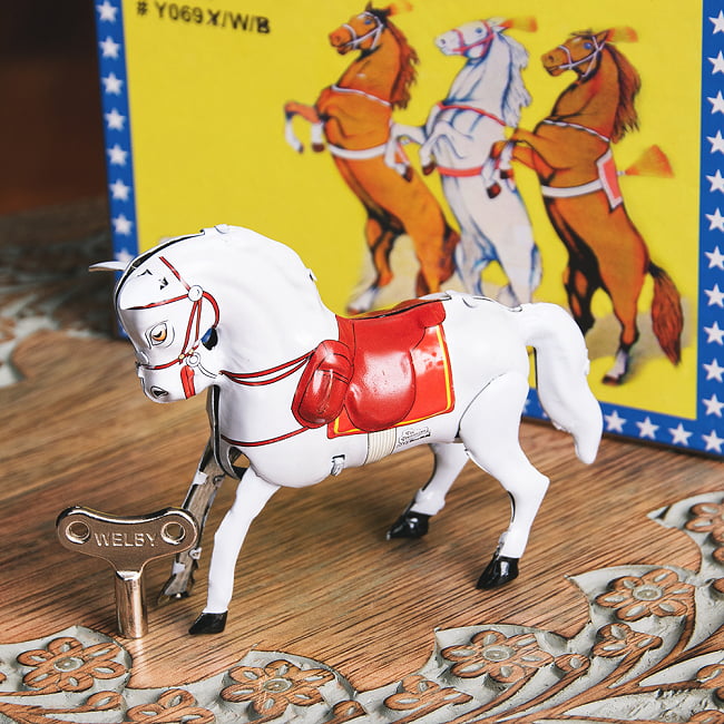 ゼンマイ式でパカパカ走る　サーカスのお馬さん　インドのレトロなブリキのおもちゃの写真1枚目です。レトロでかわいいブリキのオモチャですぜんまい式玩具,サーカス,馬,ブリキ,ブリキ玩具,ティントイ,おもちゃ,オモチャ,レトロ,昭和