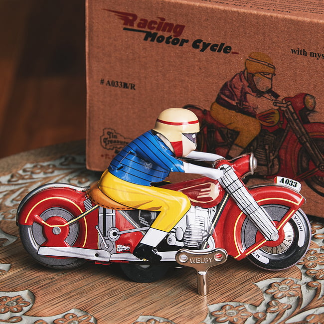 ゼンマイ式　アクセルターンを決めるクラシックバイクレーサー　インドのレトロなブリキのおもちゃの写真1枚目です。レトロでかわいいブリキのオモチャですぜんまい式玩具,アメリカンバイク,ブリキ,ブリキ玩具,ティントイ,おもちゃ,オモチャ,レトロ,昭和