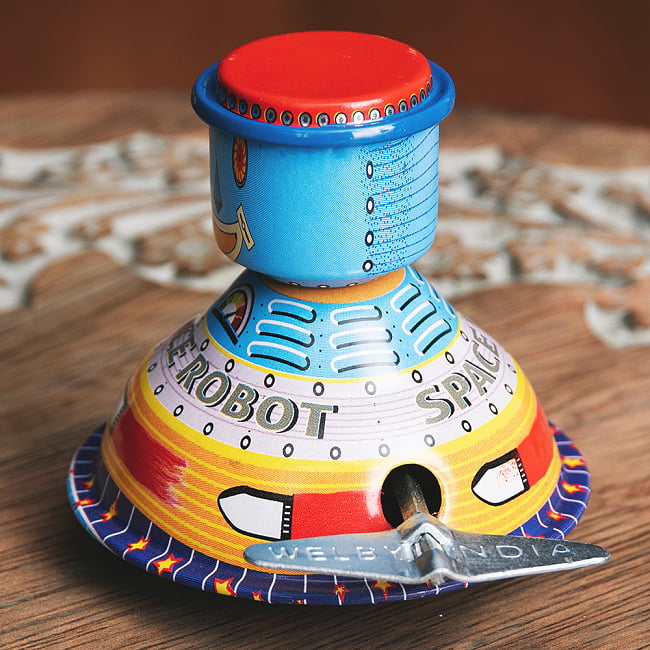 ゼンマイ式　クルクル動き回るスペースロボット　インドのレトロなブリキのおもちゃ 3 - 拡大写真です