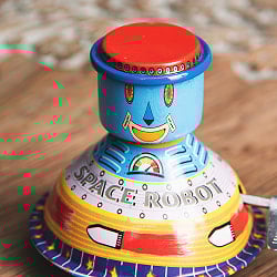 ゼンマイ式　クルクル動き回るスペースロボット　インドのレトロなブリキのおもちゃ - サブ4