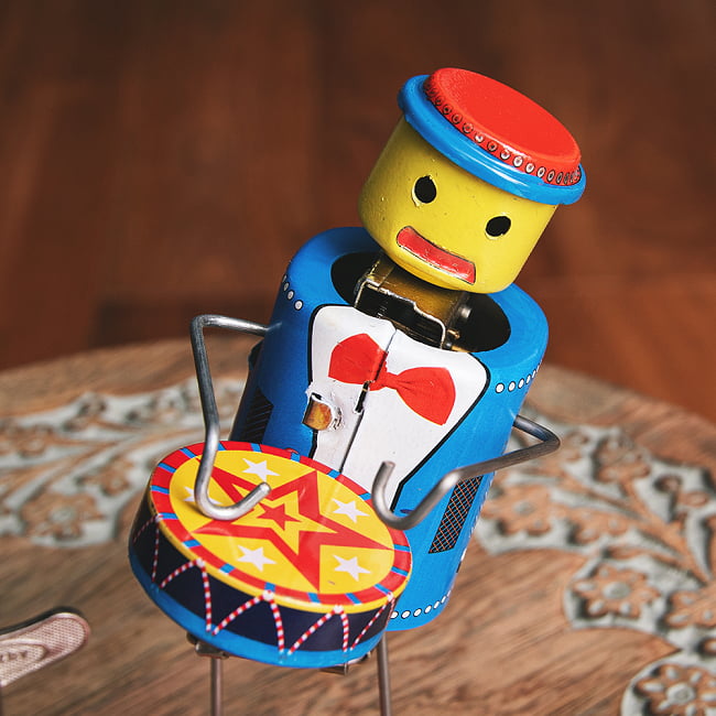 ゼンマイ式　ドラムを奏でるロボットドラマー　インドのレトロなブリキのおもちゃ 2 - 拡大写真です