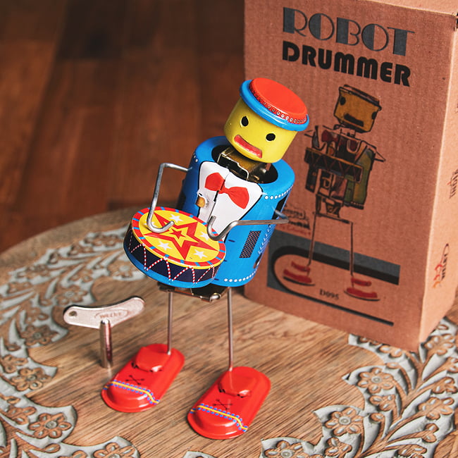 ゼンマイ式　ドラムを奏でるロボットドラマー　インドのレトロなブリキのおもちゃの写真ぜんまい式玩具,楽器,ロボット,ブリキ,ブリキ玩具,ティントイ,おもちゃ,オモチャ,レトロ,昭和