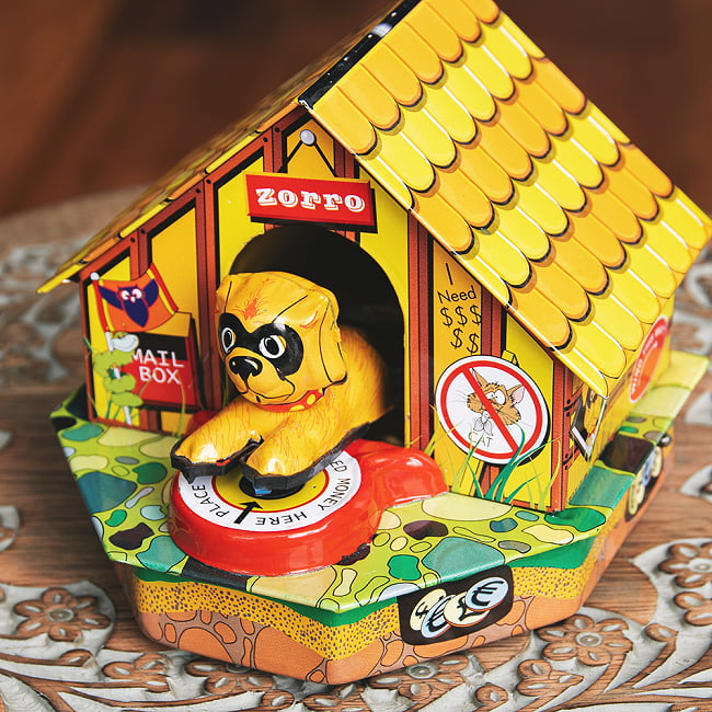 ワンちゃん貯金箱　お金を置くと持っていかれる！　インドのレトロなブリキのおもちゃ 2 - 拡大写真です