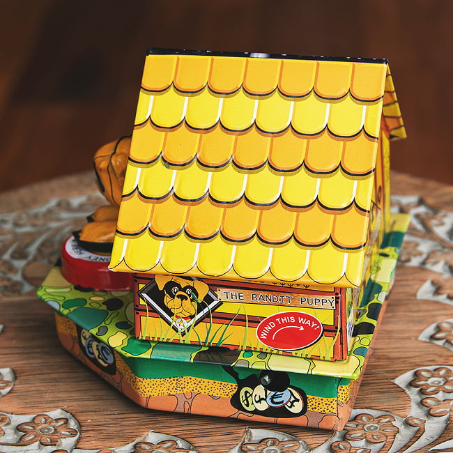 ワンちゃん貯金箱　お金を置くと持っていかれる！　インドのレトロなブリキのおもちゃ 4 - 横からの写真です