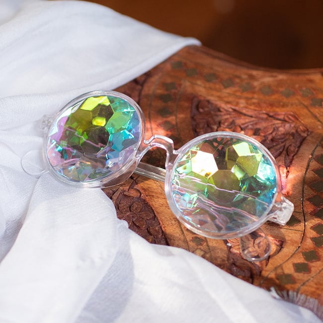 パリピメガネ　掛けると目の前は万華鏡の世界　パーティー　おもしろメガネ 5 - 独特なメガネです