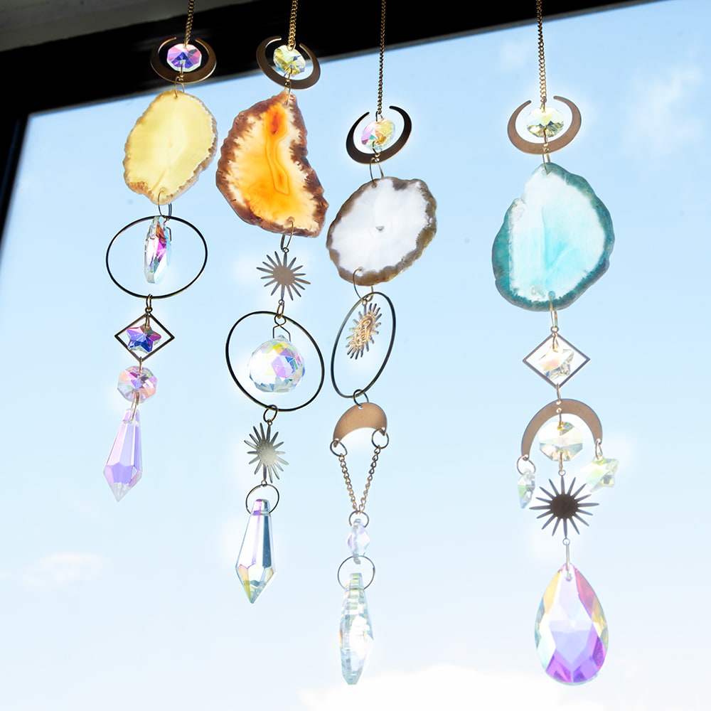 太陽の光を集めるクリスタル ストーン サンキャッチャー お部屋に小さな虹を運ぶ2枚目の説明写真です