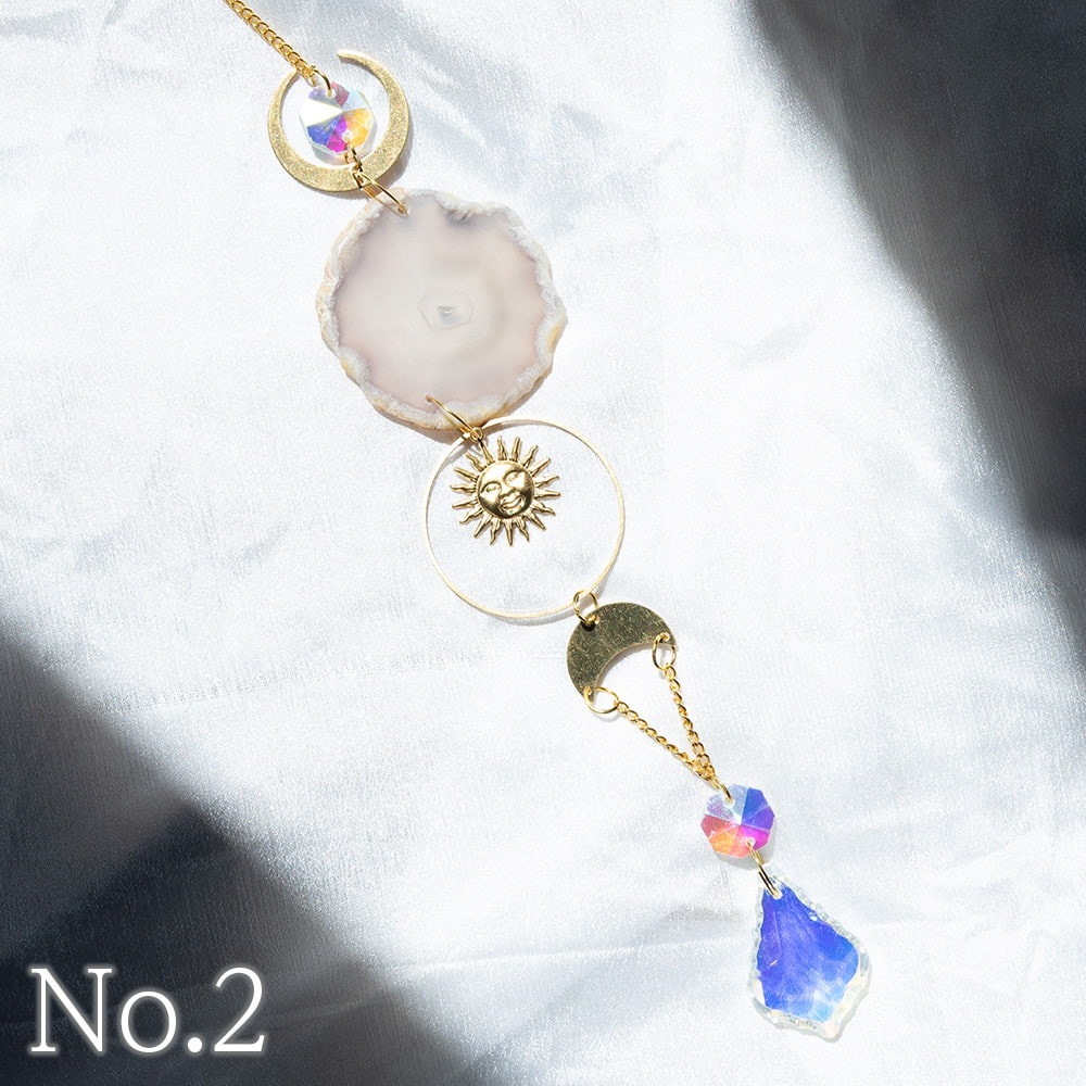 太陽の光を集めるクリスタル ストーン サンキャッチャー お部屋に小さな虹を運ぶ2枚目の下部説明写真です