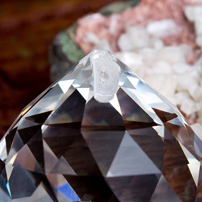 【30個セット】[80mm]太陽の光を集めるクリスタル サンキャッチャー　お部屋に小さな虹を運ぶ 8 - 上部には紐などを通すための穴が用意されています。