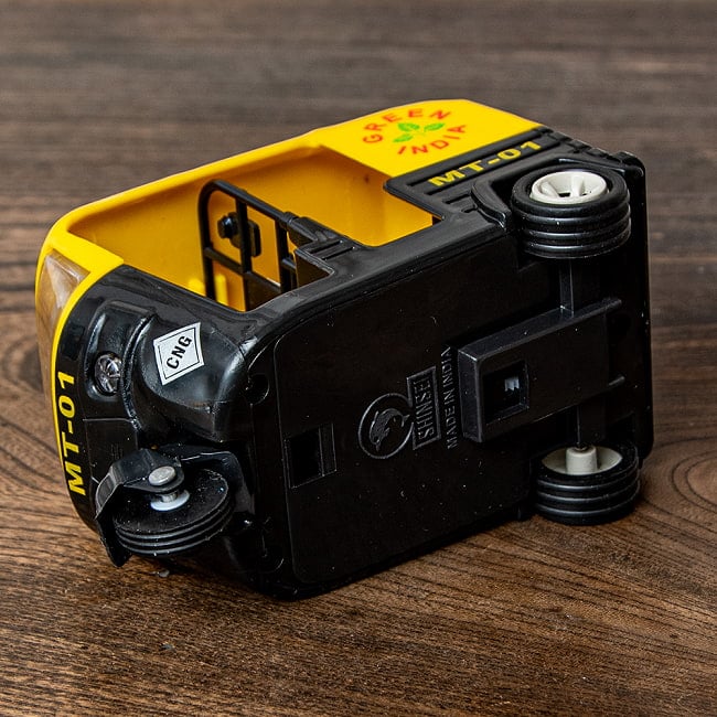 【6個セット】オートリクシャ 黒 9 - 底面の様子です。ゼンマイ式チョロQです。