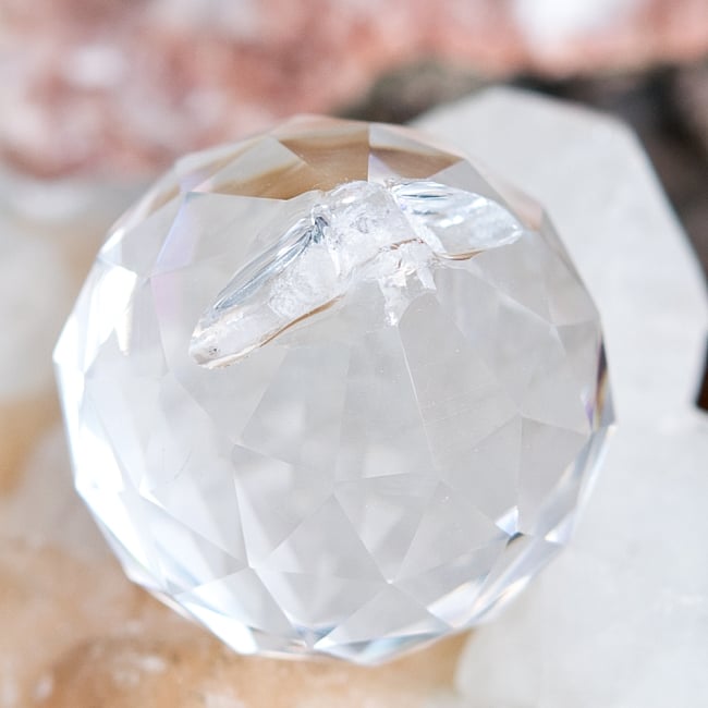 【3個セット】[30mm]太陽の光を集めるクリスタル サンキャッチャー　お部屋に小さな虹を運ぶ 7 - 上部からの写真です