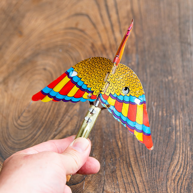 【5個セット】ぴよぴよさえずる ブリキの鳥笛 アソートカラー 5 - 羽の下に蛇腹と笛が仕込まれています。