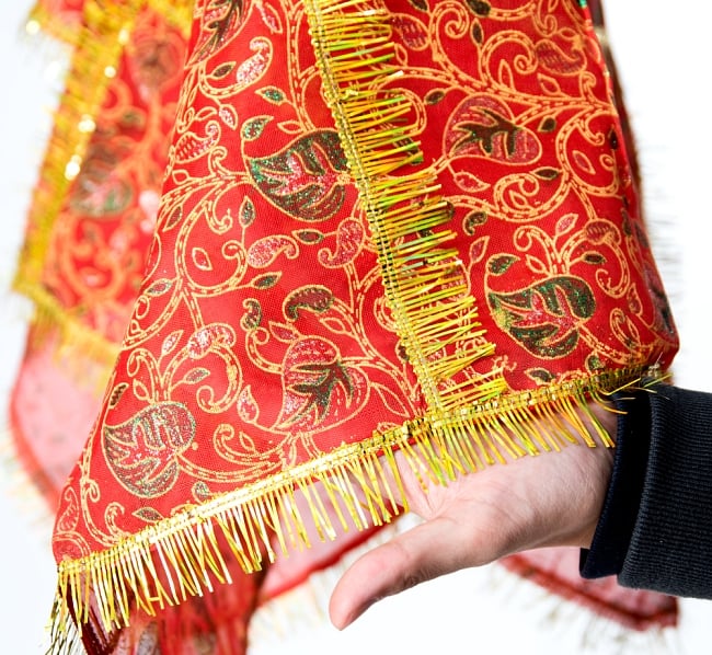 インドの祭壇布ーチュナリ-【約100cm×約95cm】 7 - スパンコールやフリンジの部分が取れやすいものもございますが現地では問題なく販売されております。ご了承くださいませ。