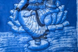 [大サイズ]バティック染めのタペストリー風神様布 - ラクシュミ[約85x130cm] - サブ4